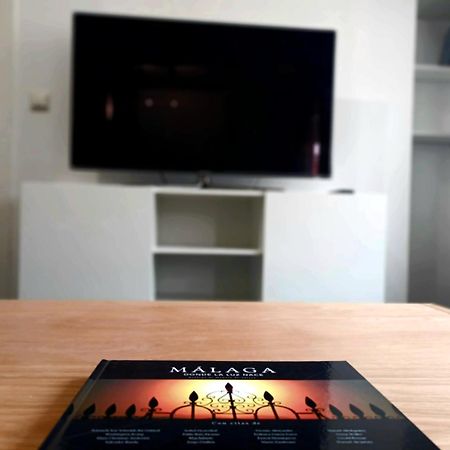 Apartamento Vacacional Cuarteles Málaga Extérieur photo